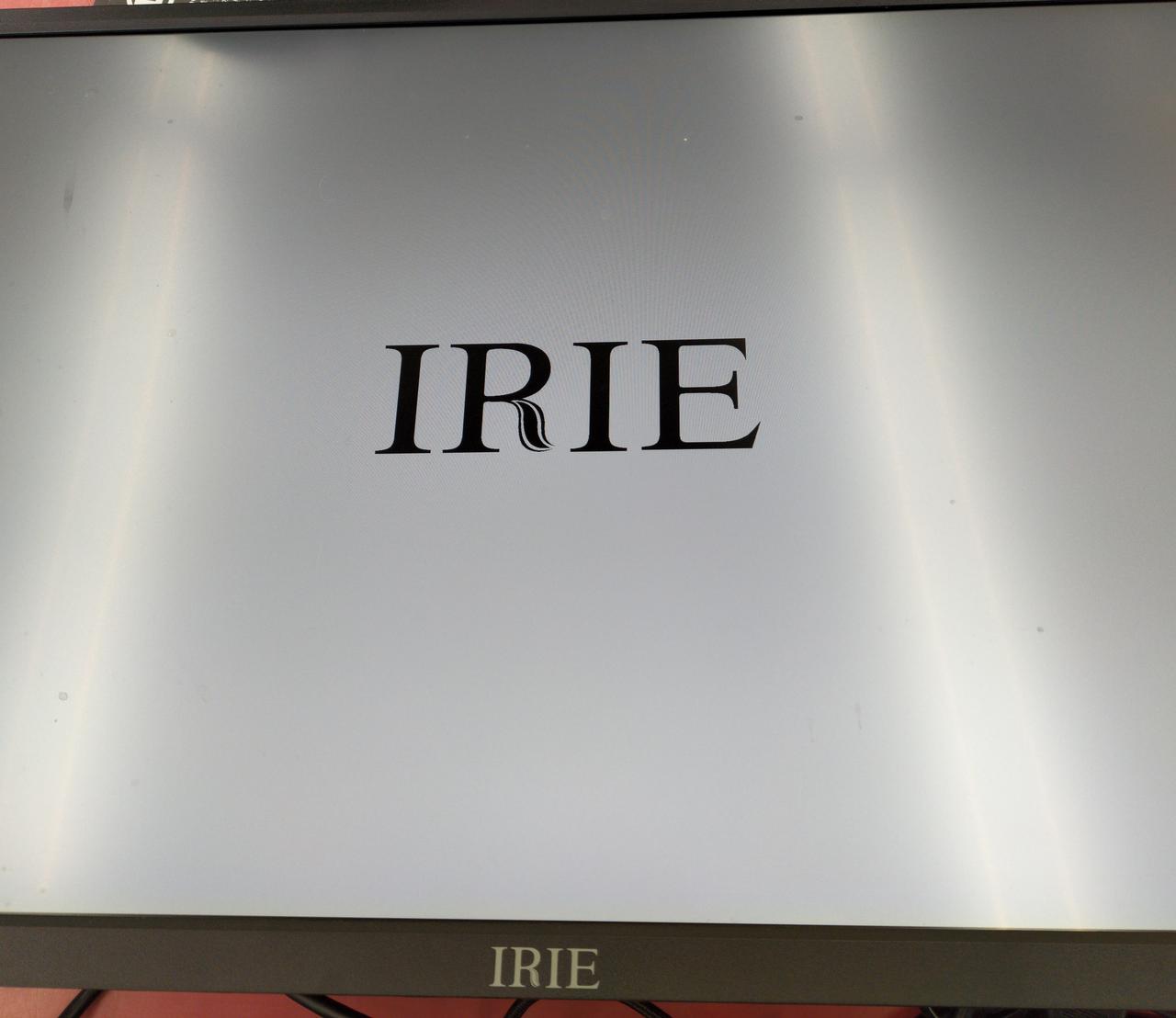 HDMI で画面は正常に映りました