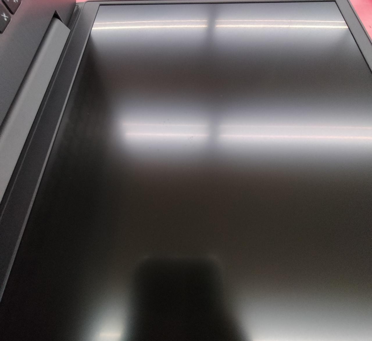 液晶中心に細かなキズあり