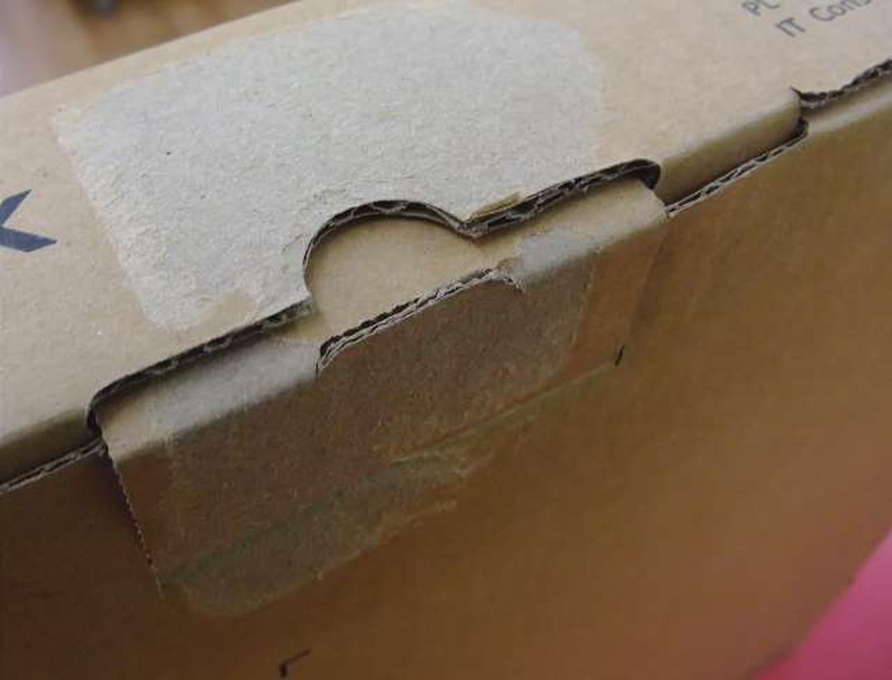 箱：やぶれ　傷みあり