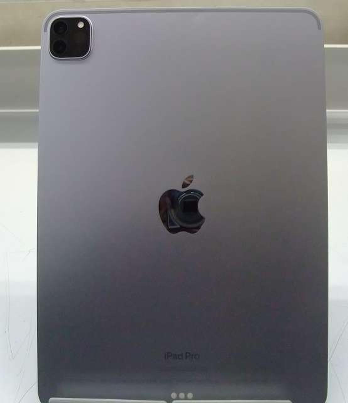 中央上部小さい打痕あり