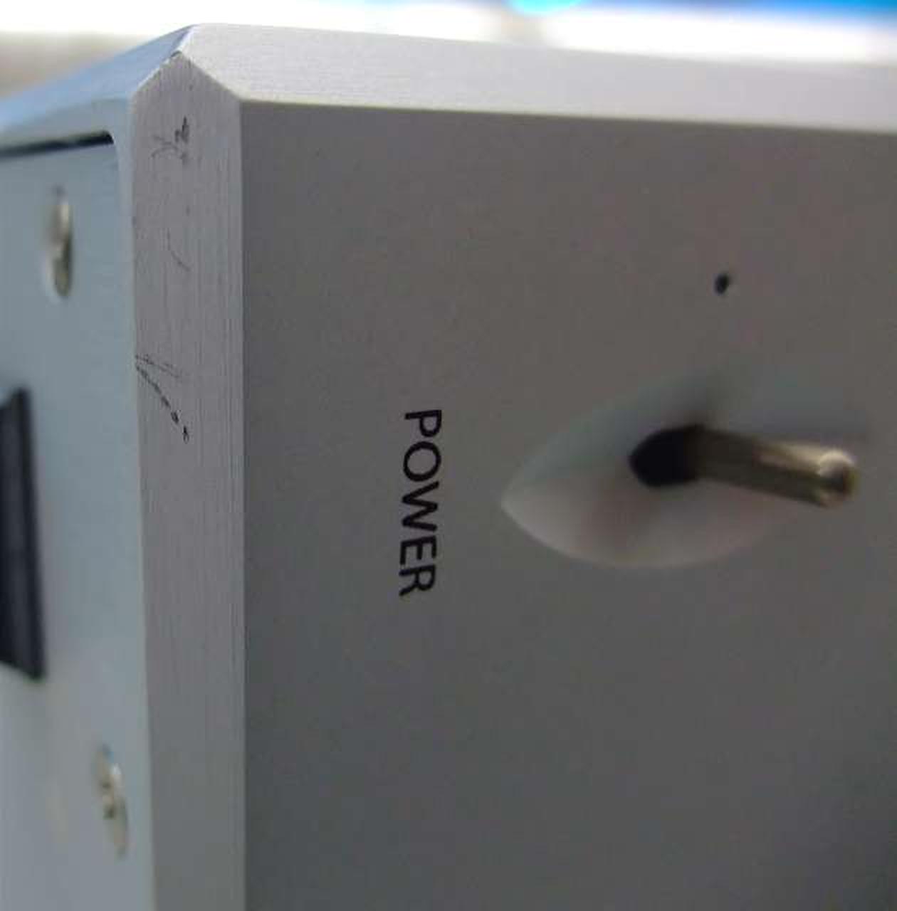 前面左下キズあり