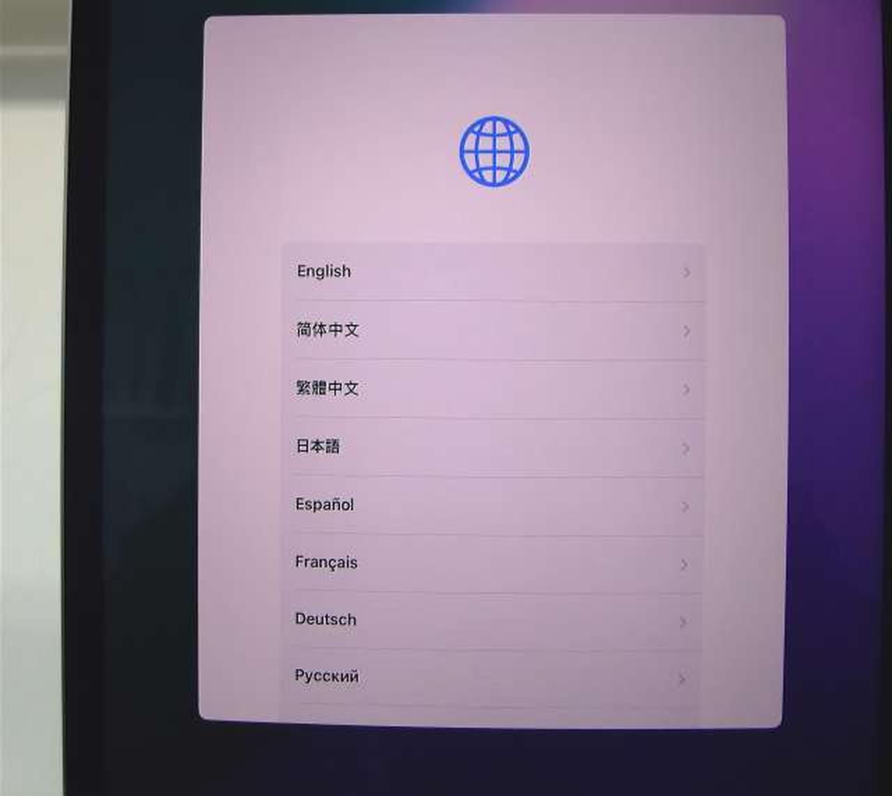 画面目立つキズ見当たらず