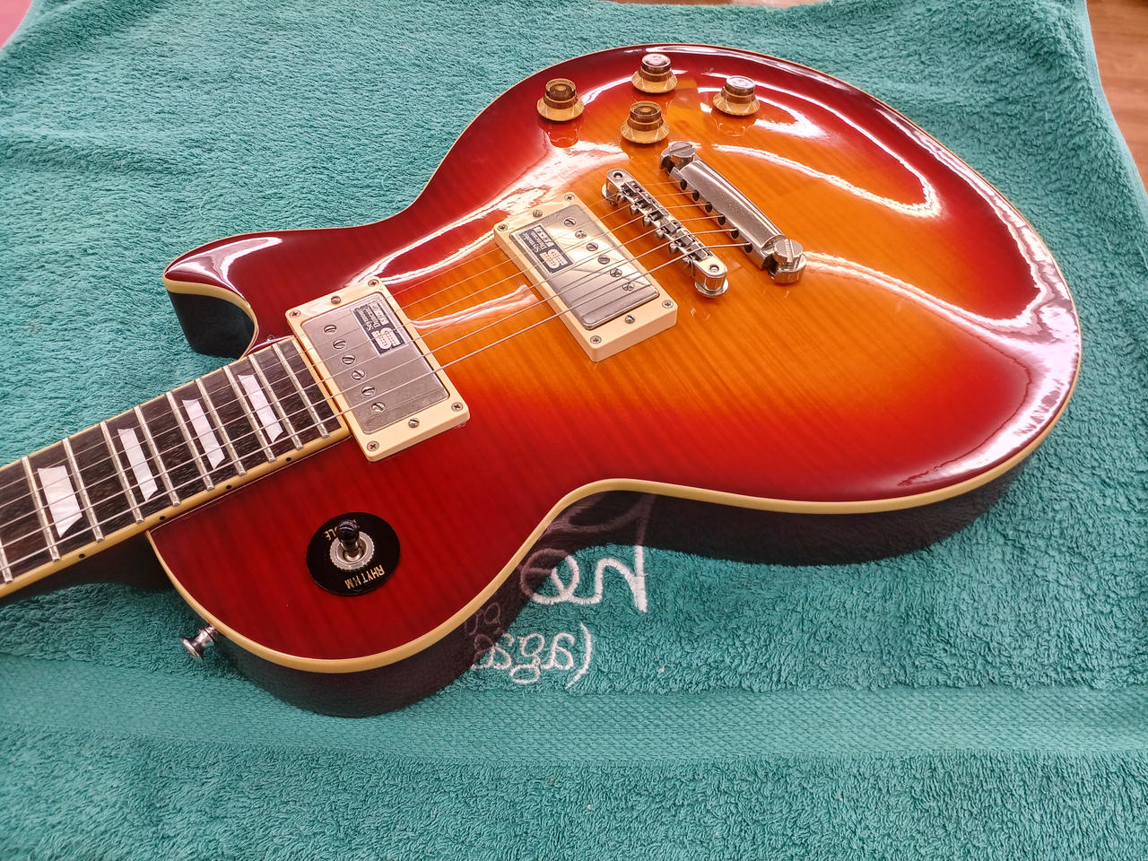 美品！　EDWARDS エレキギター 赤 V型 エドワーズ(EDWARDS)|エレキギター・変形ボディ|HARDOFFオフ