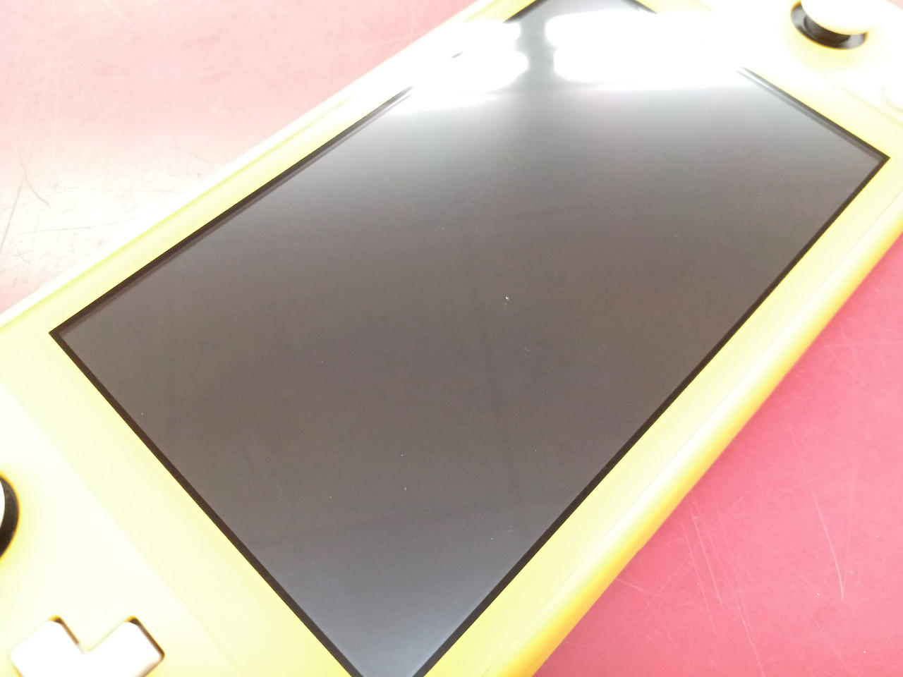 液晶内に汚れがあります。