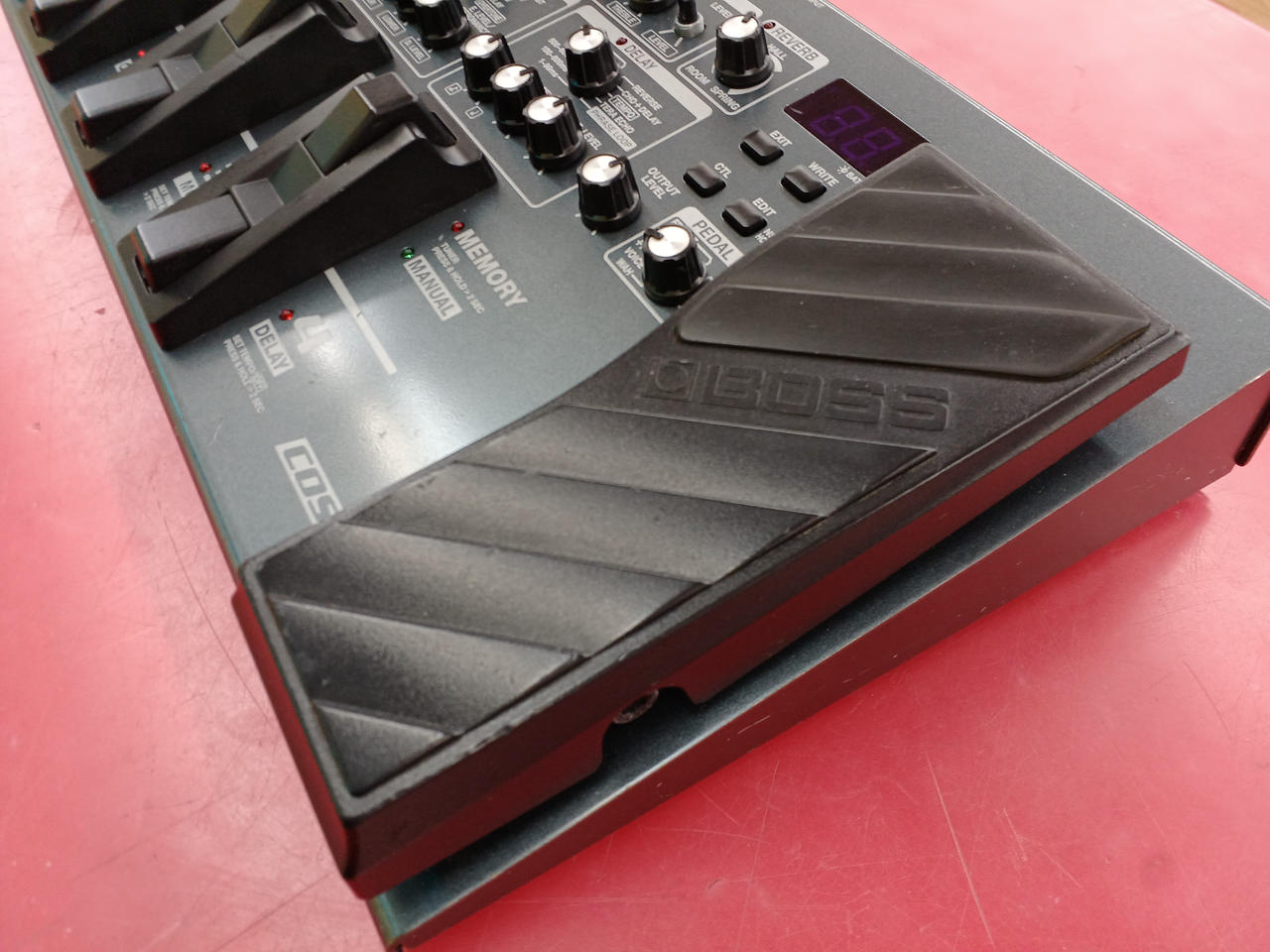 【希少】BOSS ( ボス ) ME-80 マルチエフェクター 新品/未開封品 BOSS ボス Guitar Multiple Effects ME-80 マルチエフェクター