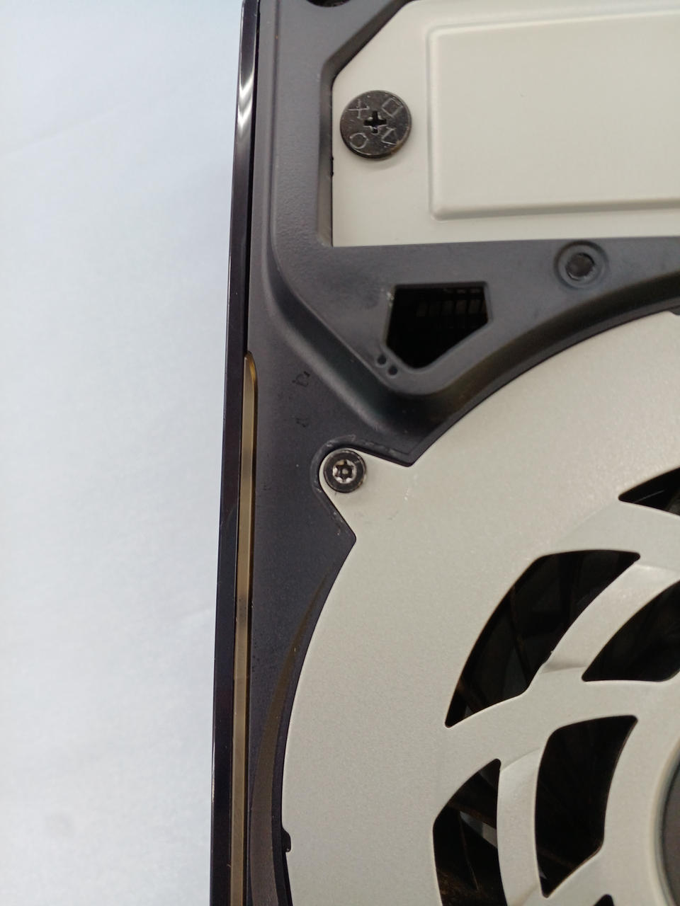 写真ネジ穴潰れて回しにくくなっております