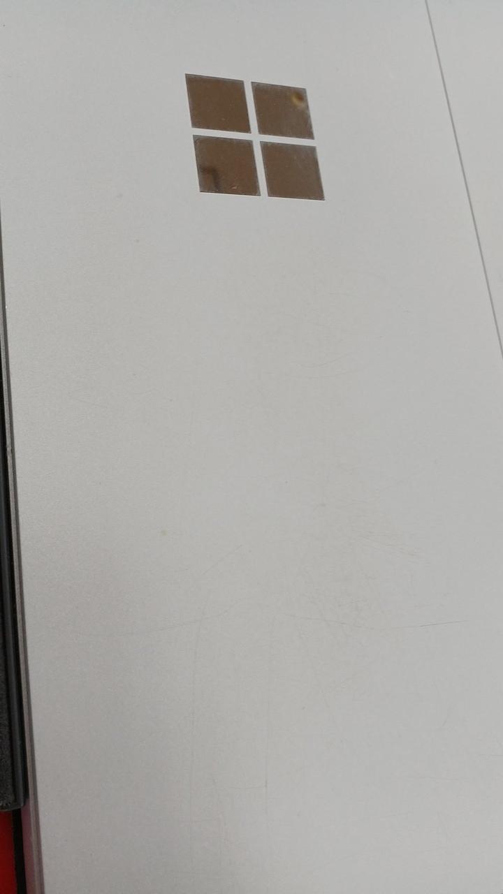 キズあります。