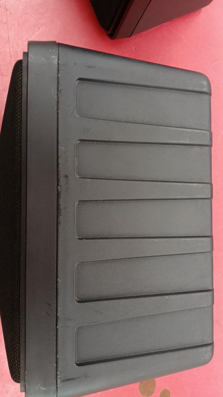 キズ・ヨゴレは
全体的にあります