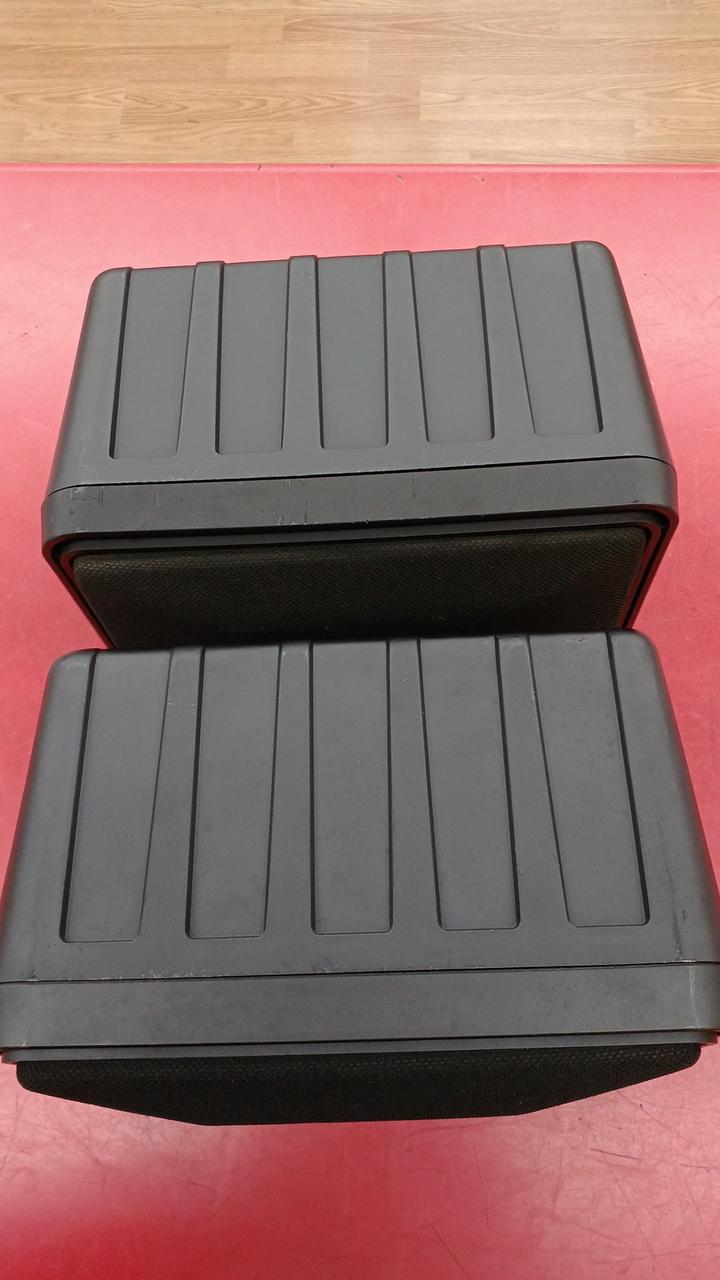 キズ・ヨゴレは
全体的にあります