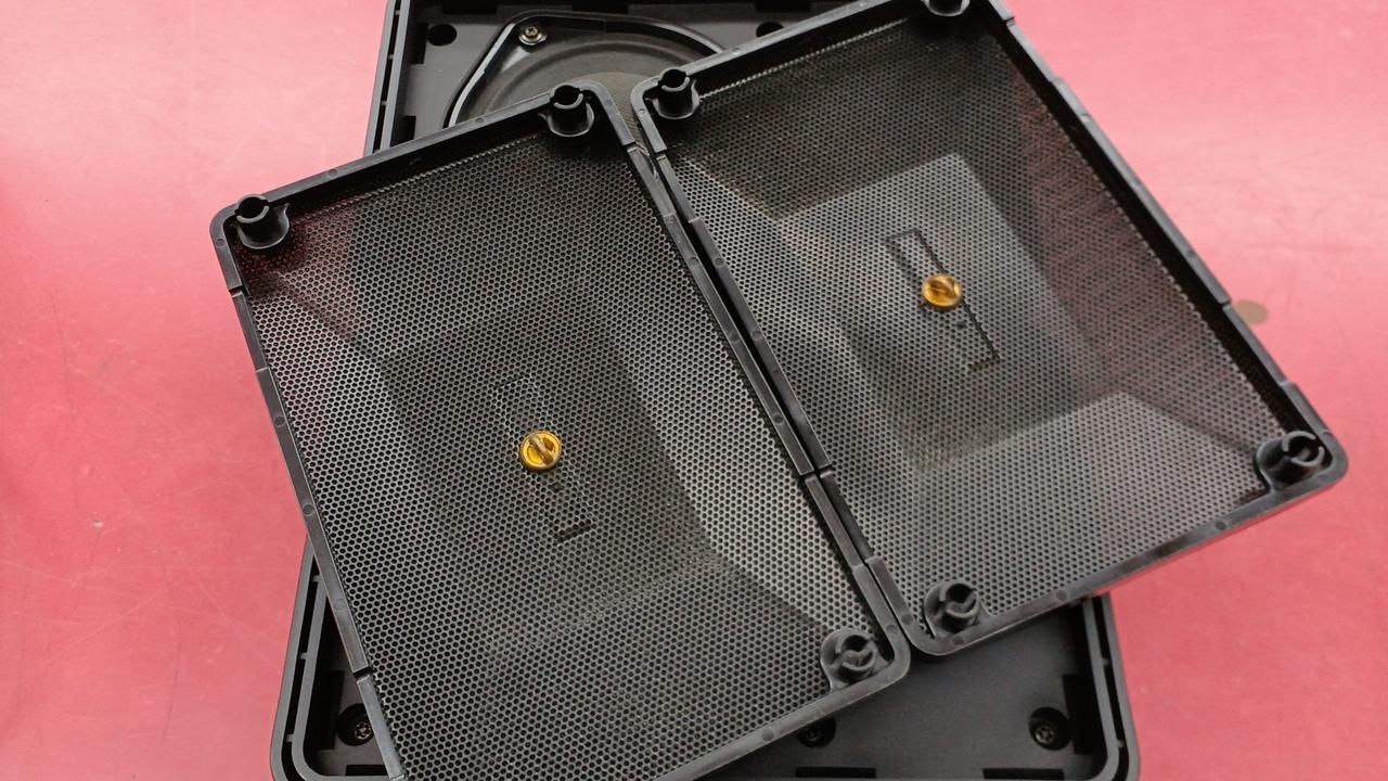 キズ・ヨゴレあります。