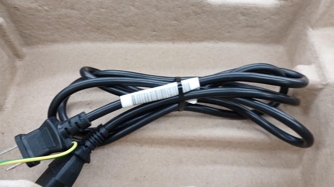 付属は電源のみです
USB・HDMI無し