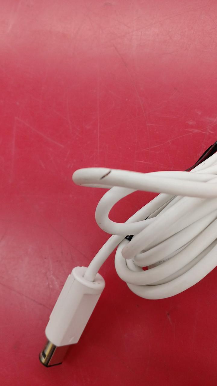 コードの皮膜が
捲れた箇所あり
(2)