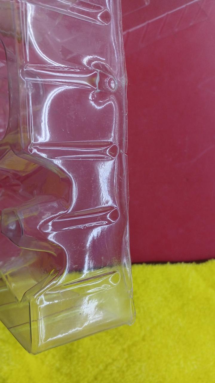 プラスチック梱包材
傷み・テープ痕あり