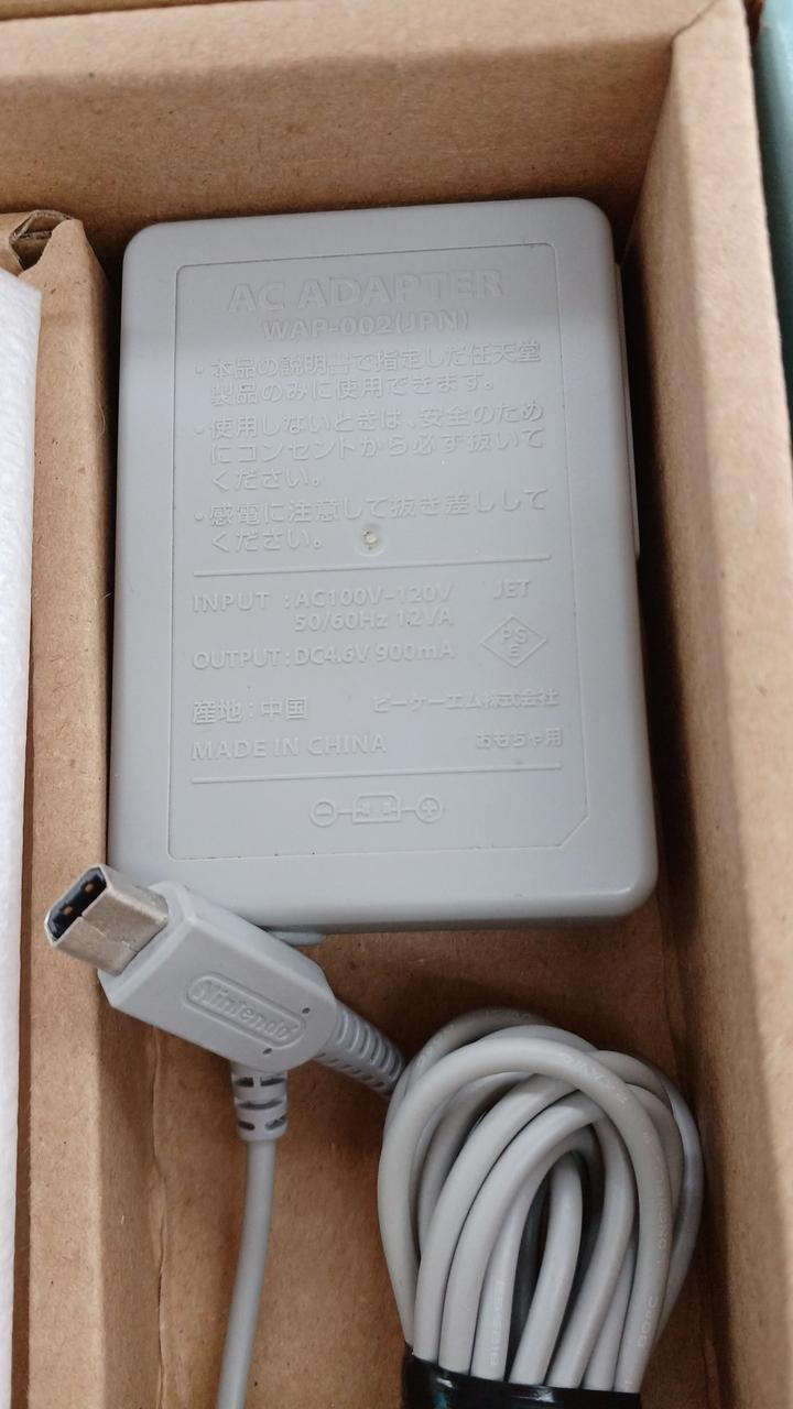 ACアダプターは
社外品です。