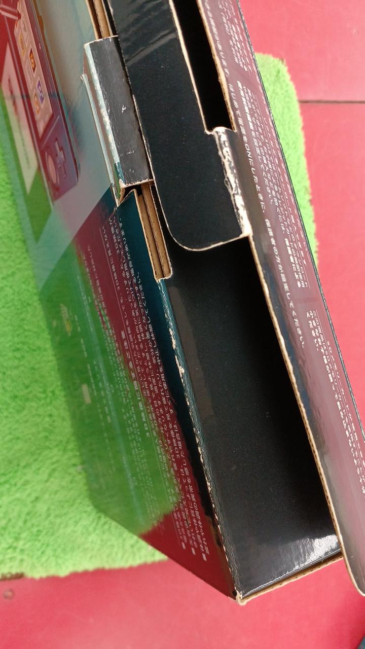 箱は傷みがあります