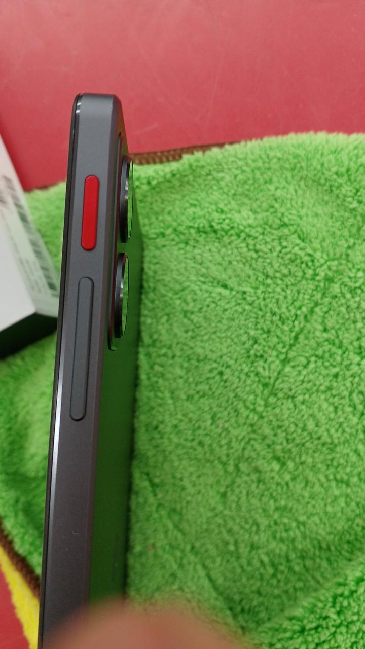 電源(赤)
ボリューム(上)で
電源オフ