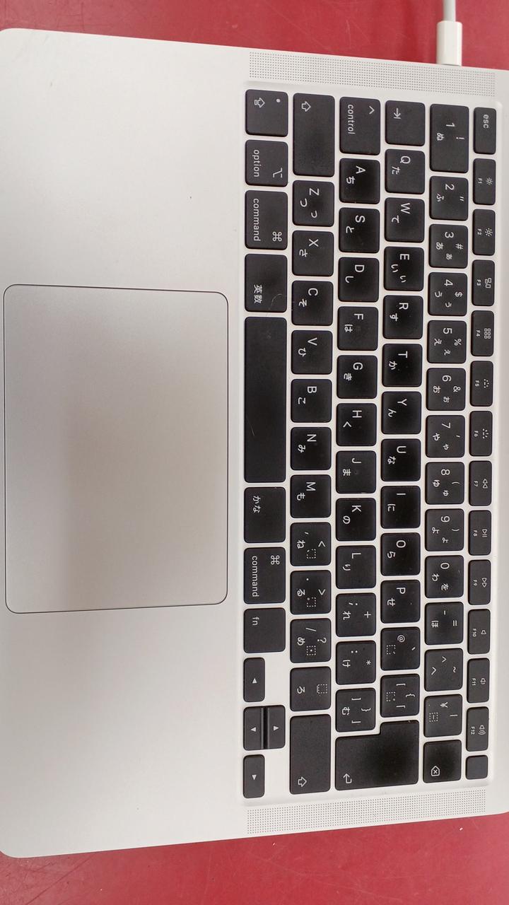 キーボード
ややテカリ箇所あります