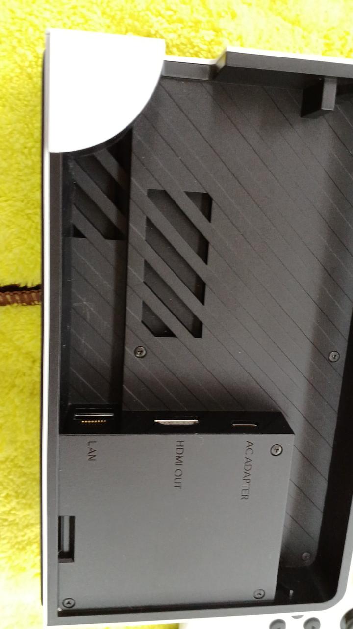 ドック
開閉フタ欠品です。