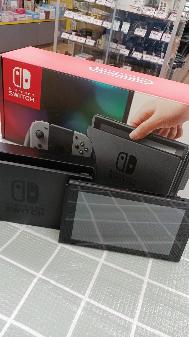 現状渡しの中古品です
スリキズあります