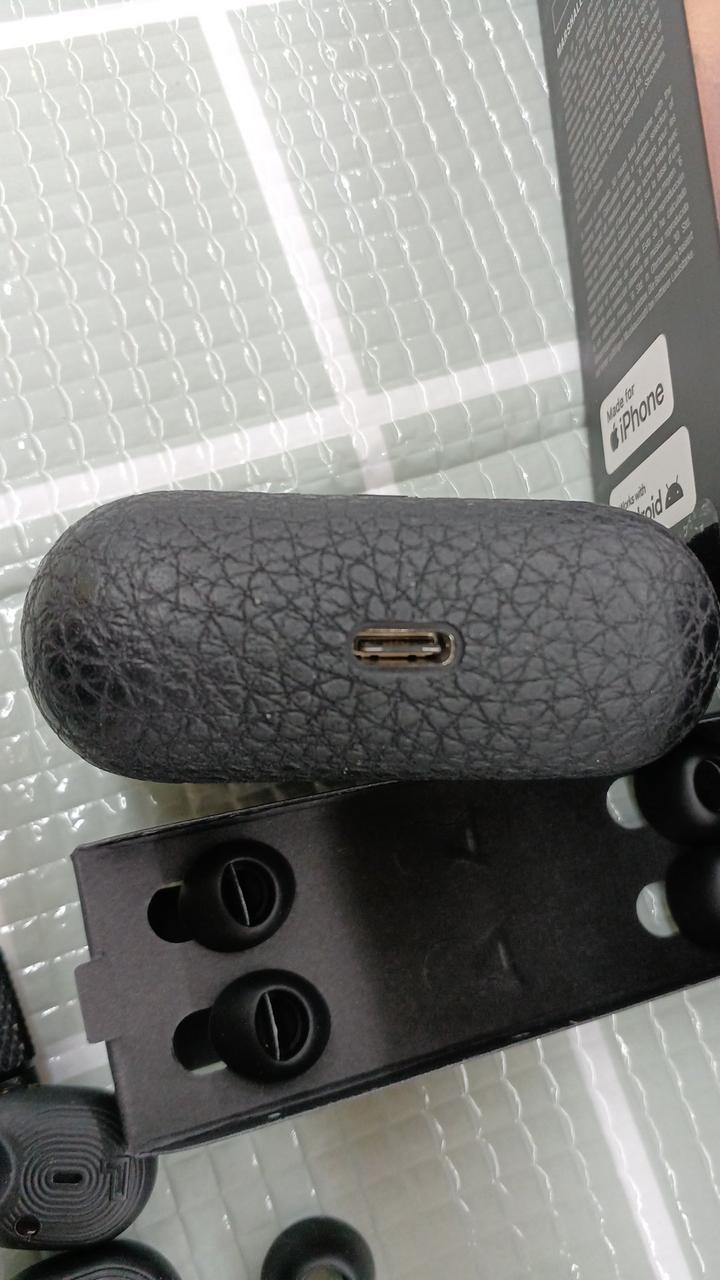 USB ケーブル欠品です。