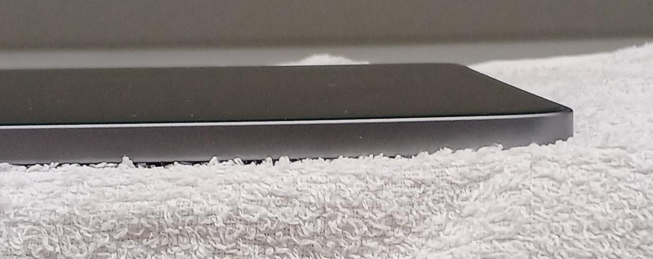 左側側面、下部