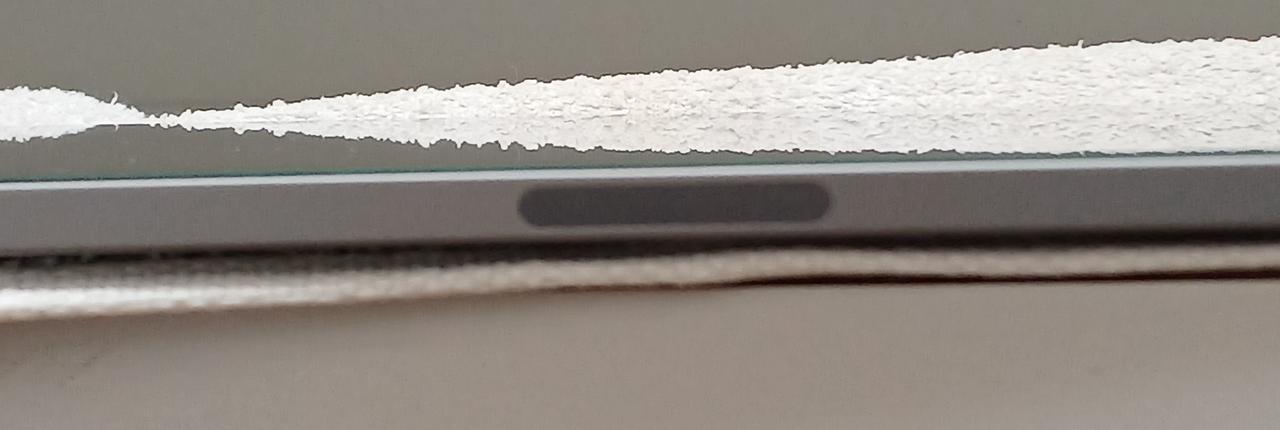 右側側面、中央部