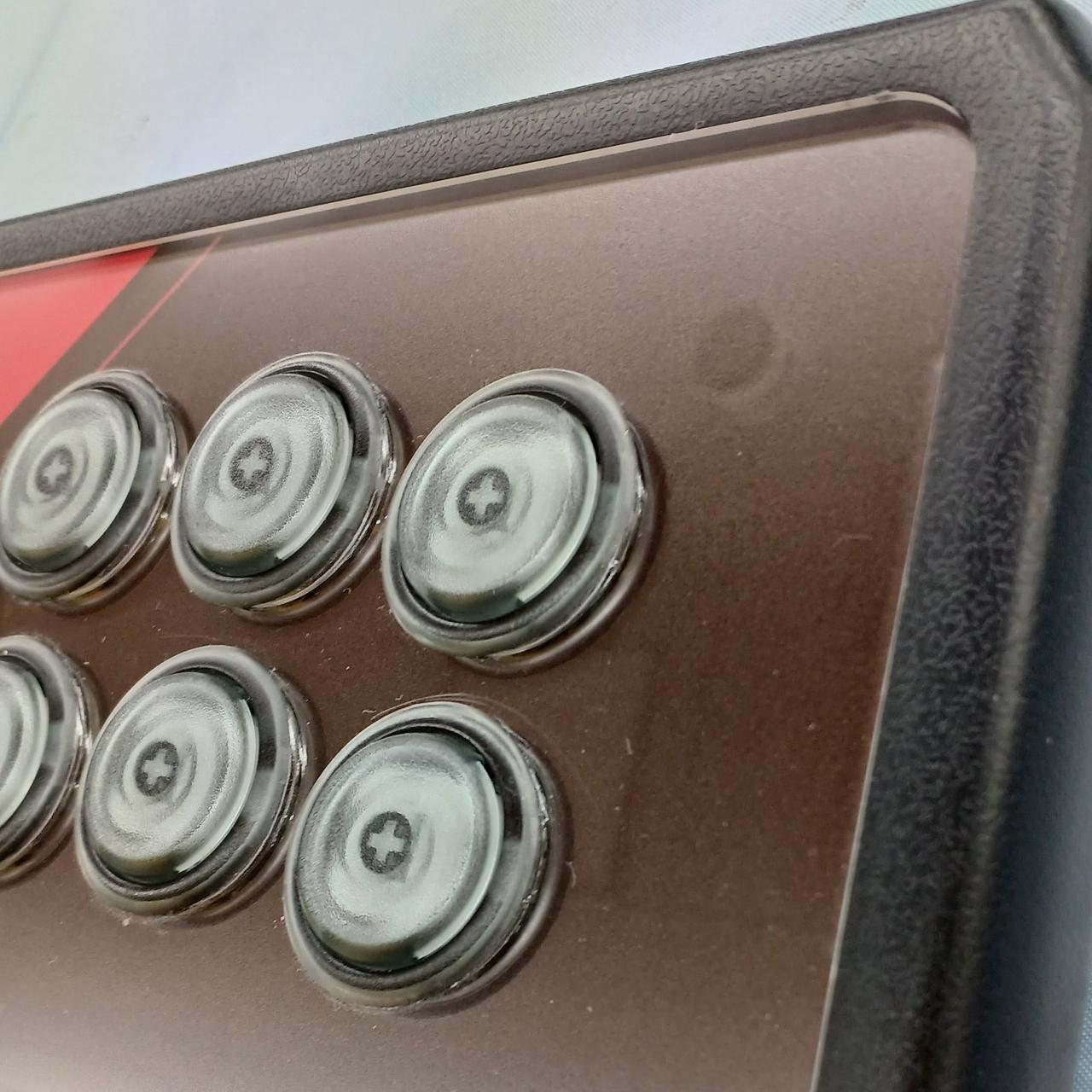 ボタン周辺にキズあり