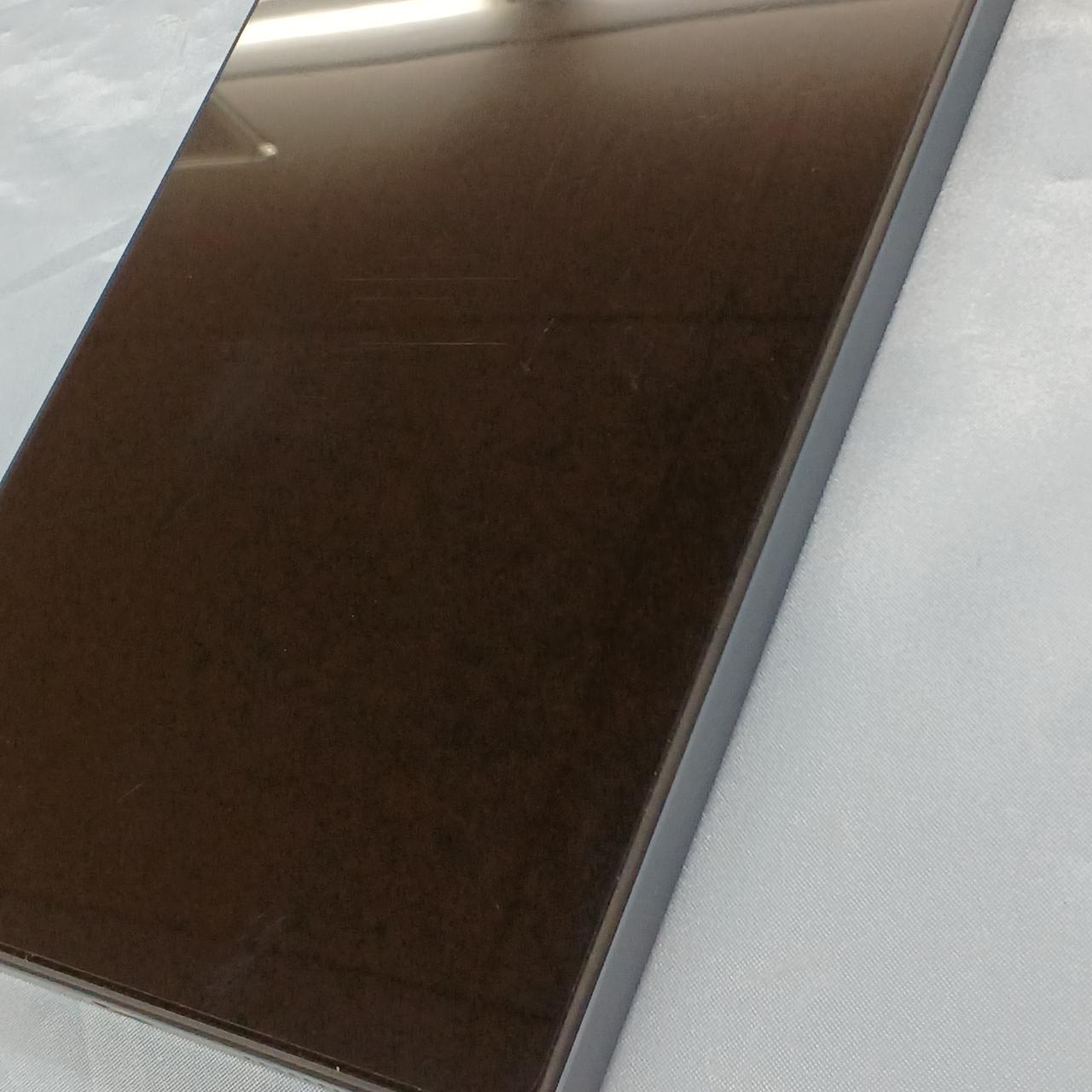 保護フィルムにキズあり