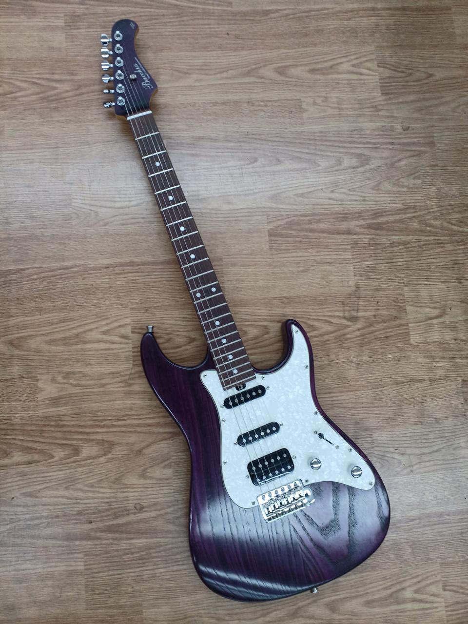 Bacchus ストラトキャスター ギター 51R2i-rvwAL._UF350,350_QL50_.jpg