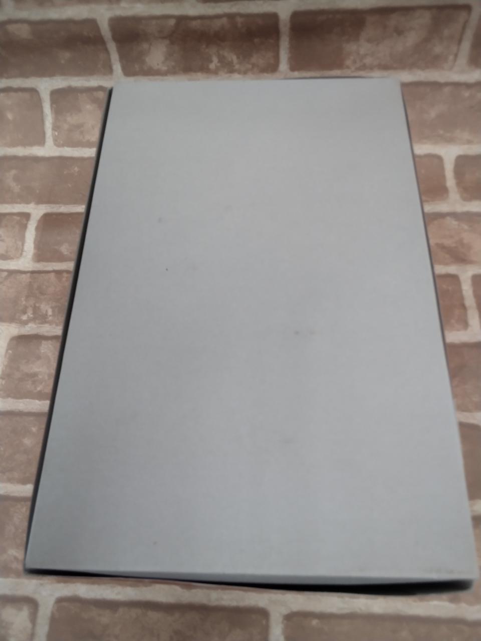 少しへこみと汚れがあります