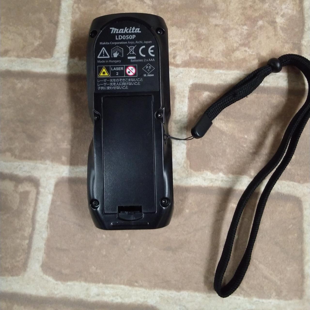 ストラップに少し傷みあり