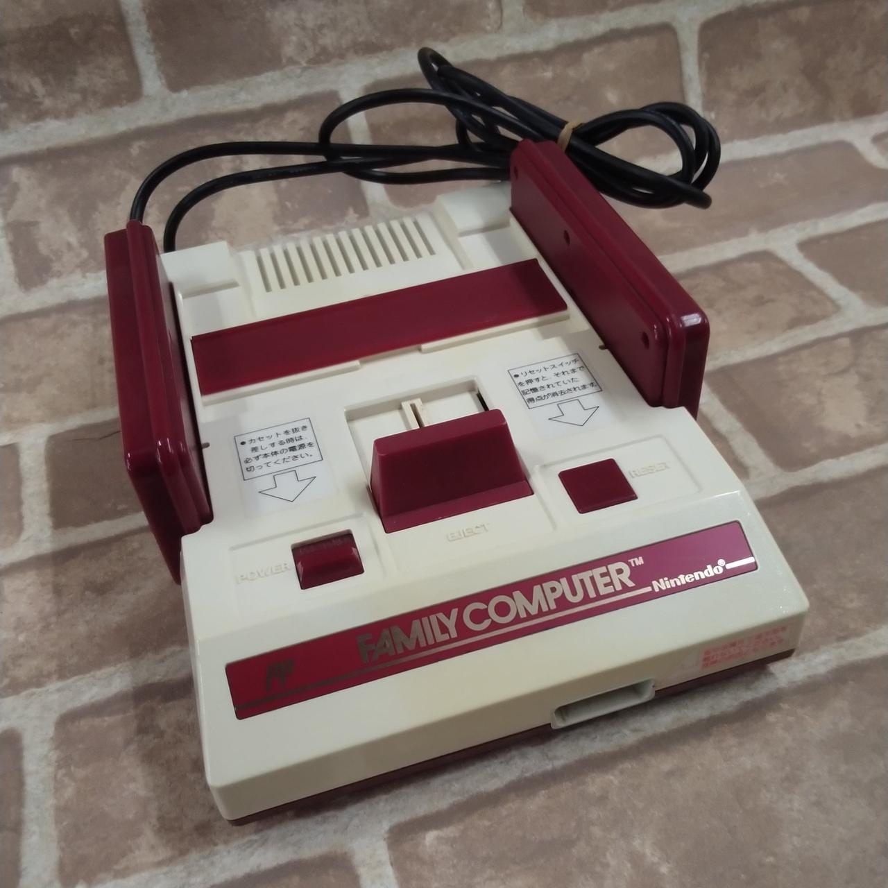 全体的に変色し黄色みがかってます。