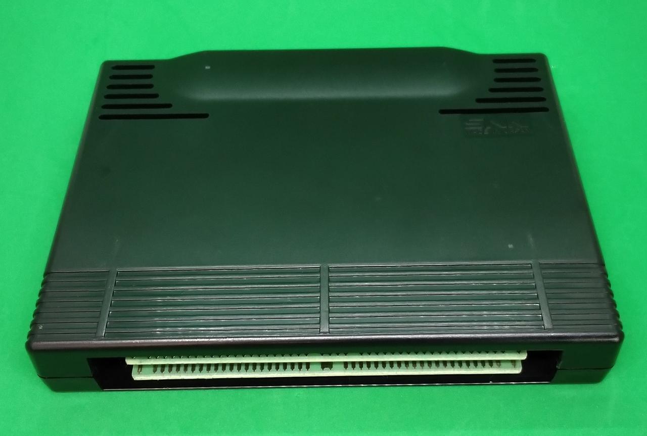 ゲームカセット裏面に使用感あります。