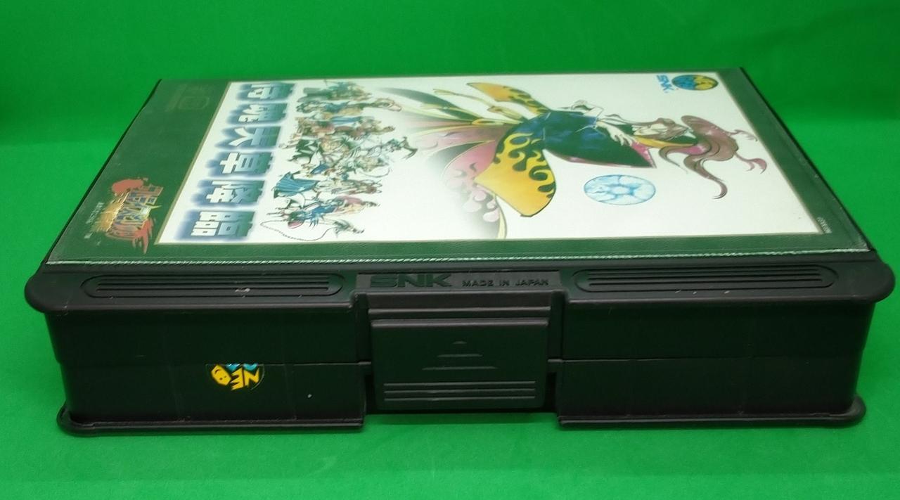 留め具の左側にシール貼られてます。