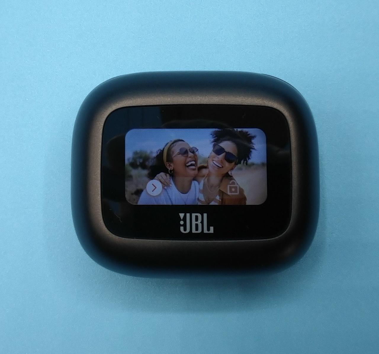 本体収納ケースです。通電時の写真です。