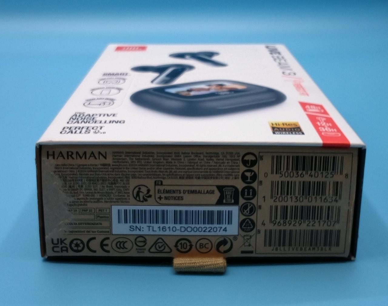 化粧箱に破れあります。