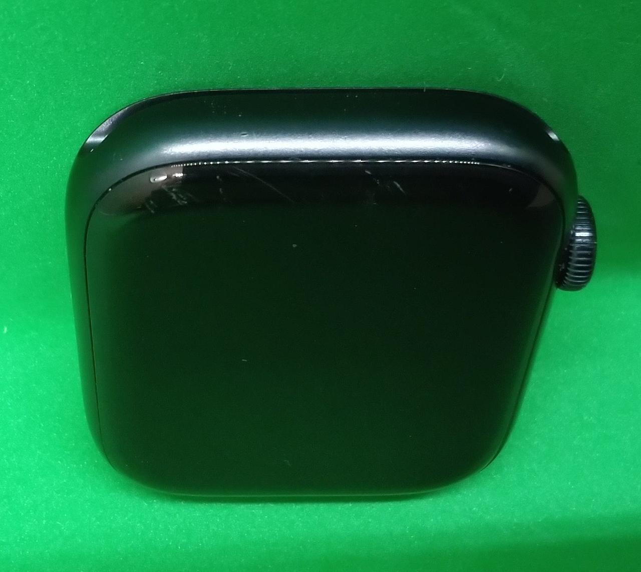 液晶にキズ多いです。