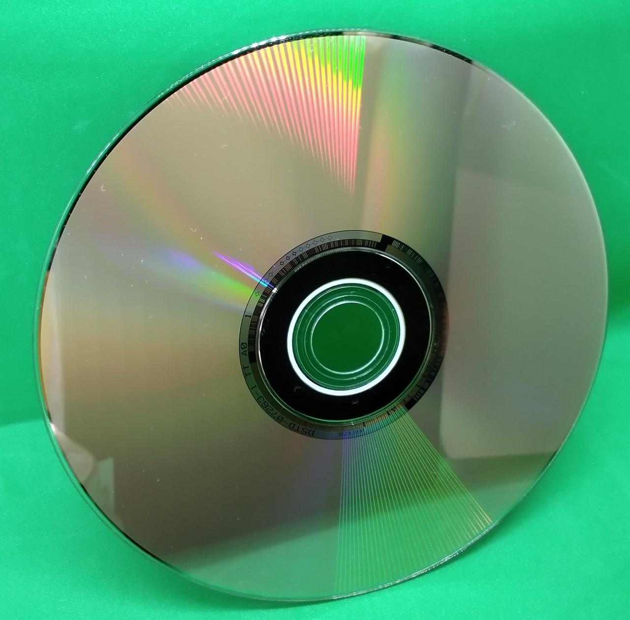 VOL.1のDISC1にキズ多数です。