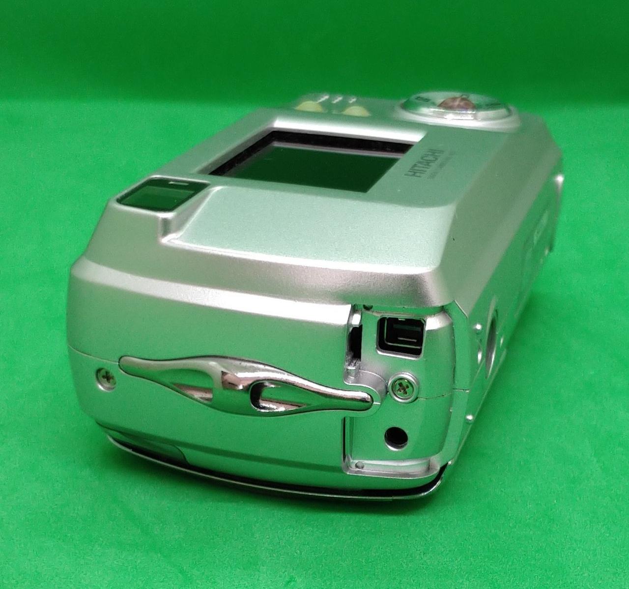 端子カバーが破損・欠損しています。