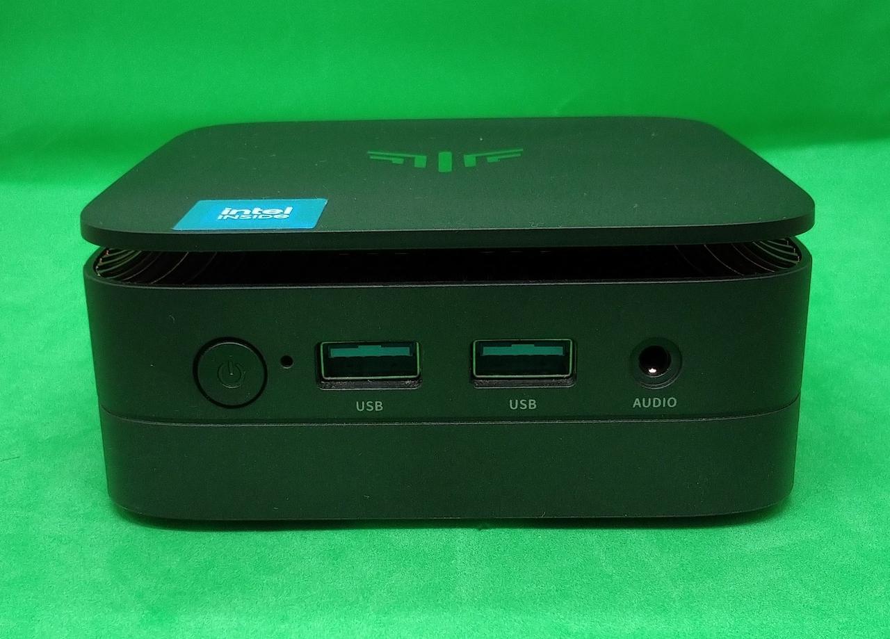 本体前面と端子です。