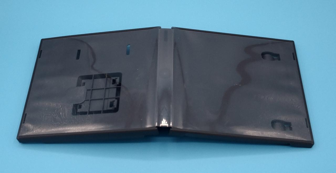 パッケージにキズ多数あります。