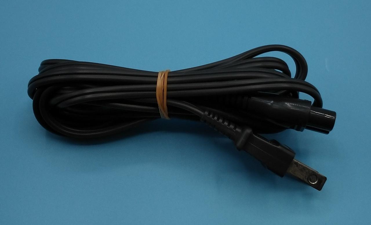 付属の電源ケーブルです。