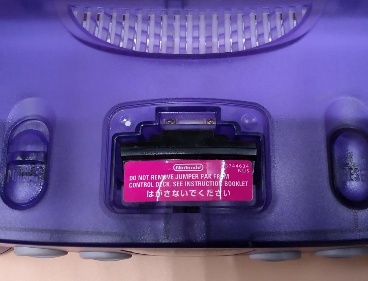 本体メモリーフタ内部です。