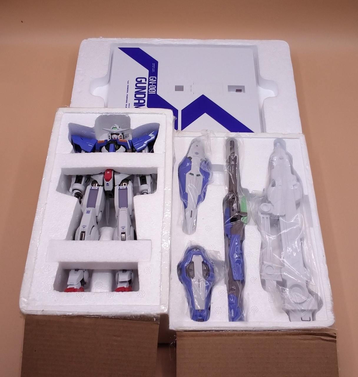 本体と付属パーツ①です。