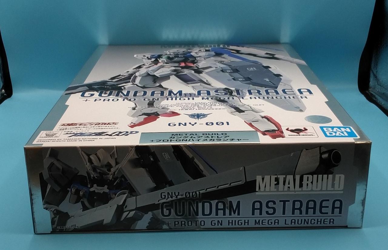 化粧箱にキズ・剥げ見られます。