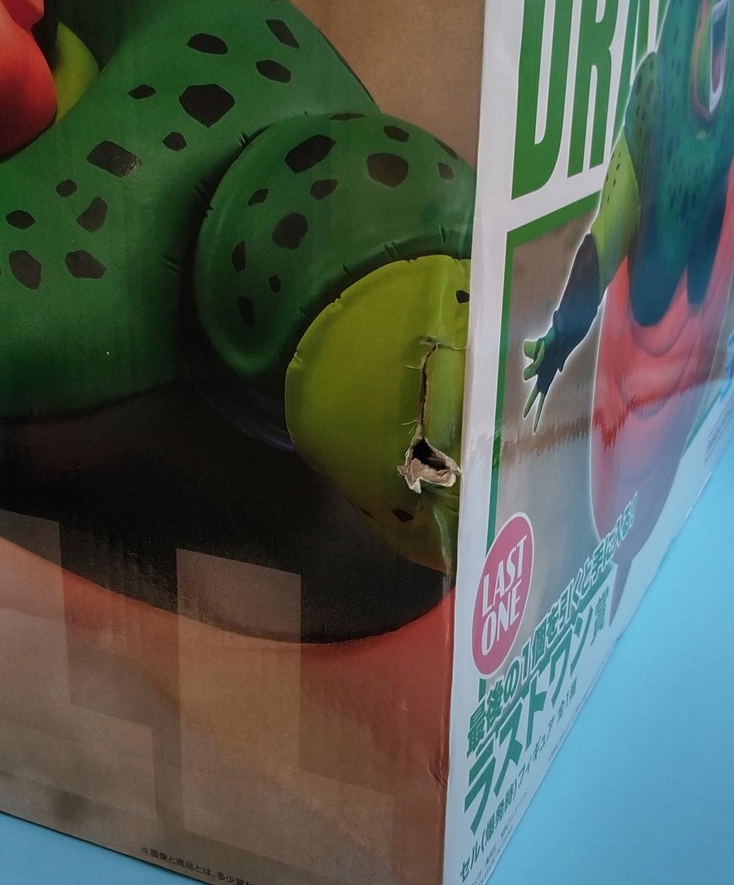 化粧箱にいくつか、キズや凹み、破れあり。