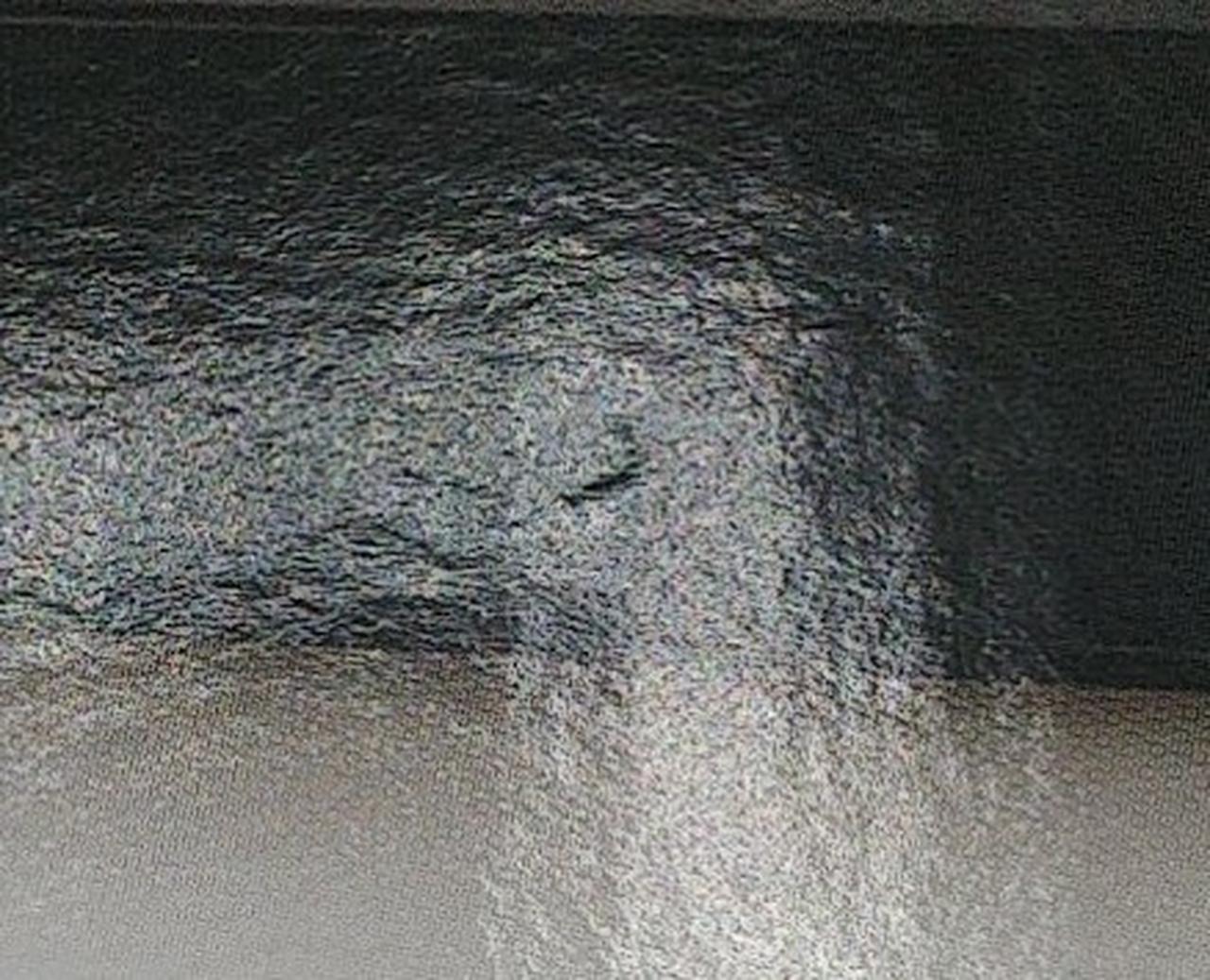 箱に凹みが見られます