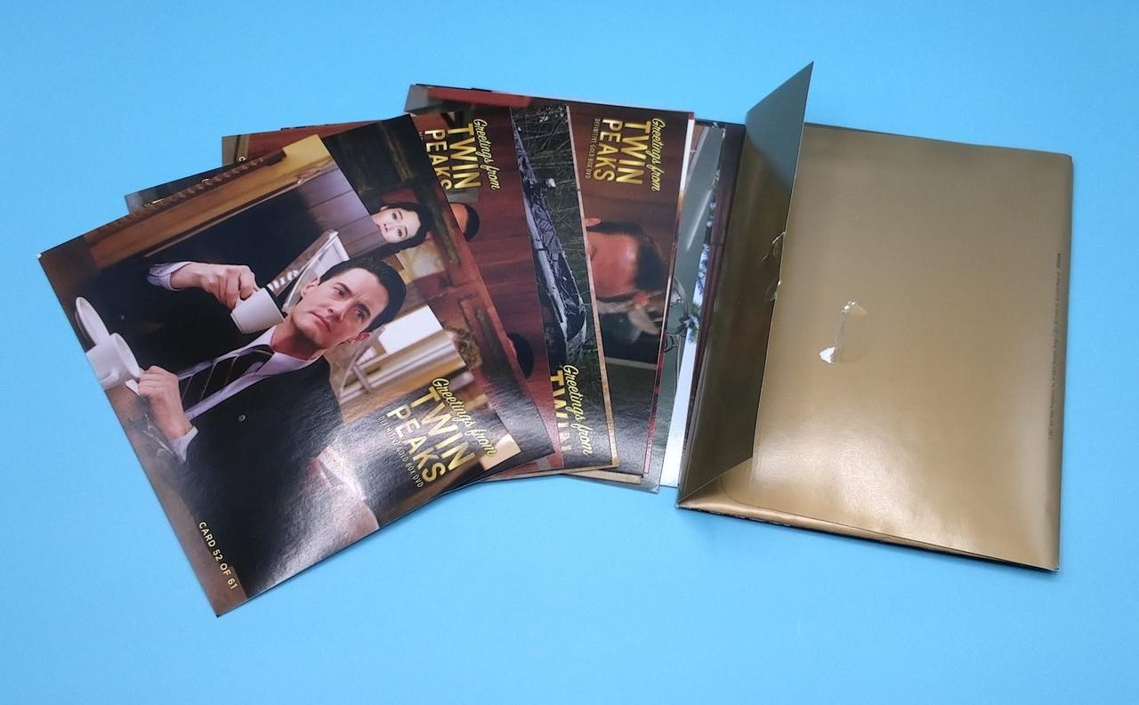 収納ケースに破れあります。