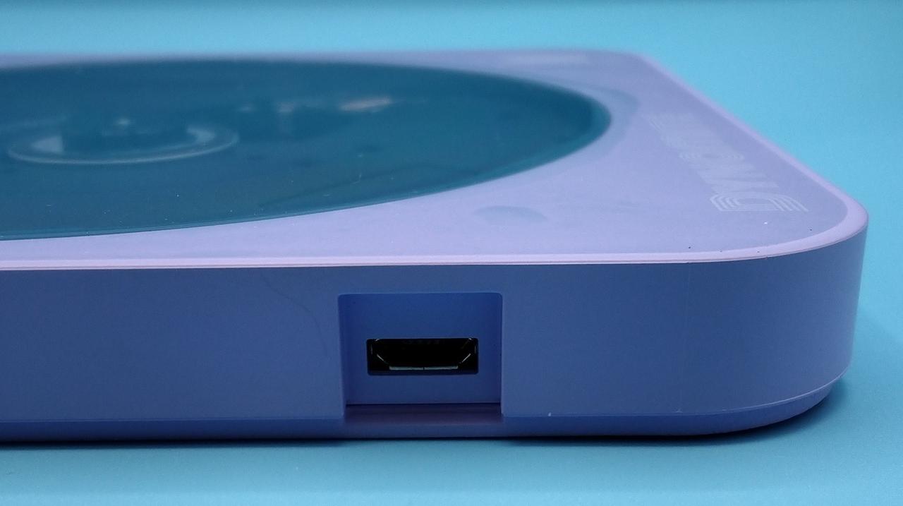 本体の端子はmicro-Bです。