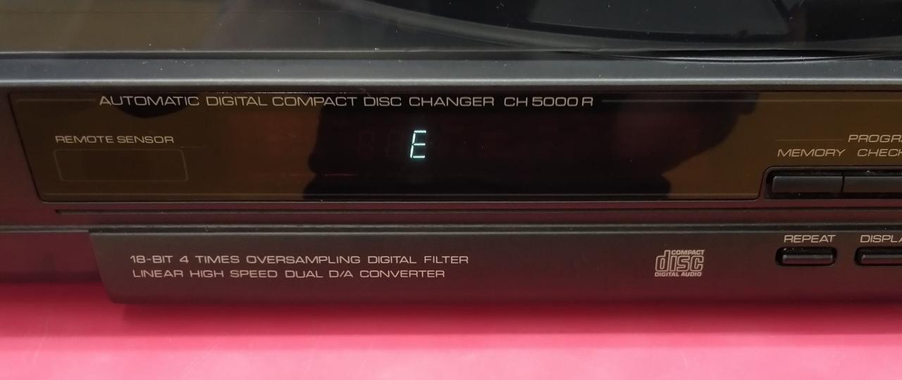 起動時、液晶に「E」の文字が出ます。
